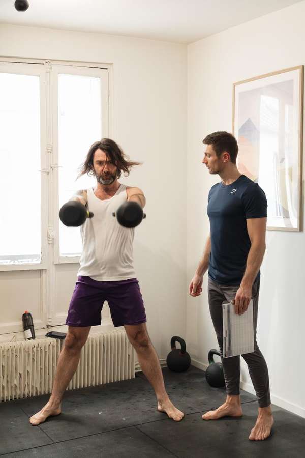 Double swing de kettlebell