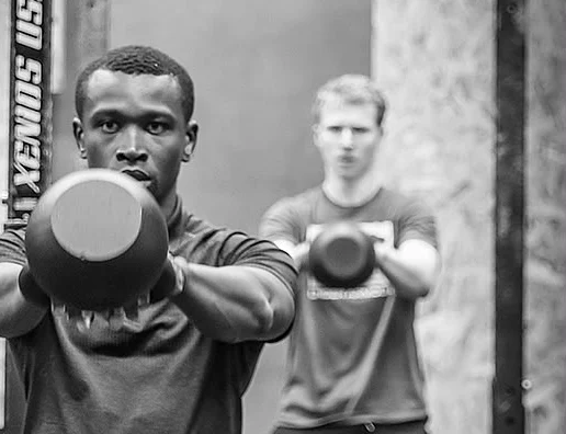 Landry au swing de kettlebell